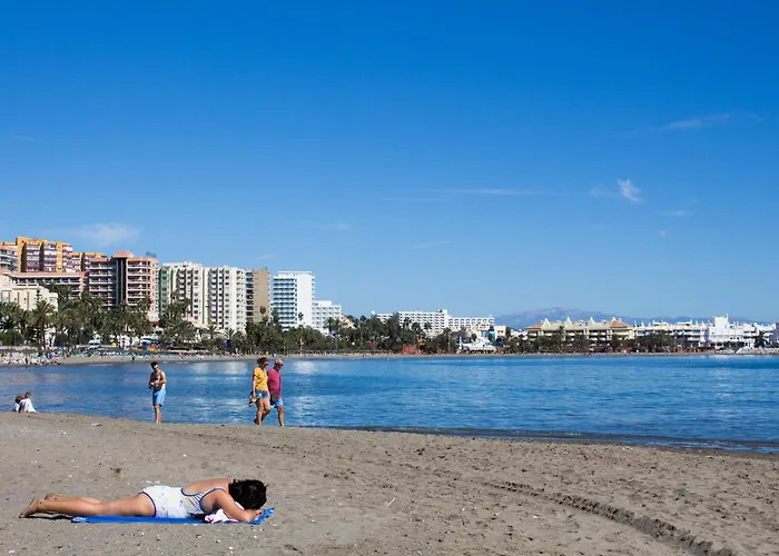 Hermoso Apt En Benalbeach Con Vistas Al Mar